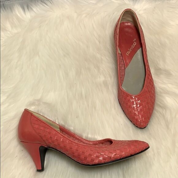 Akimbo Salmon Pink Woven Leather Heels Size 7/7.5 - Picture 1 of 5